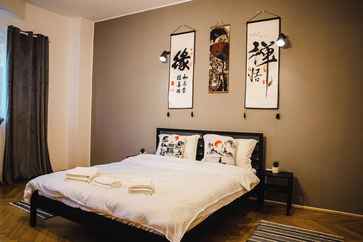 Superior Studio, Kitchen, City View | Blackout curtains, iron/ironing board, free WiFi