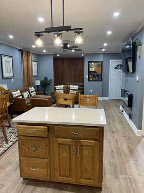 Interior - Beautiful 4-bedroom 2 bath residence. (Union)