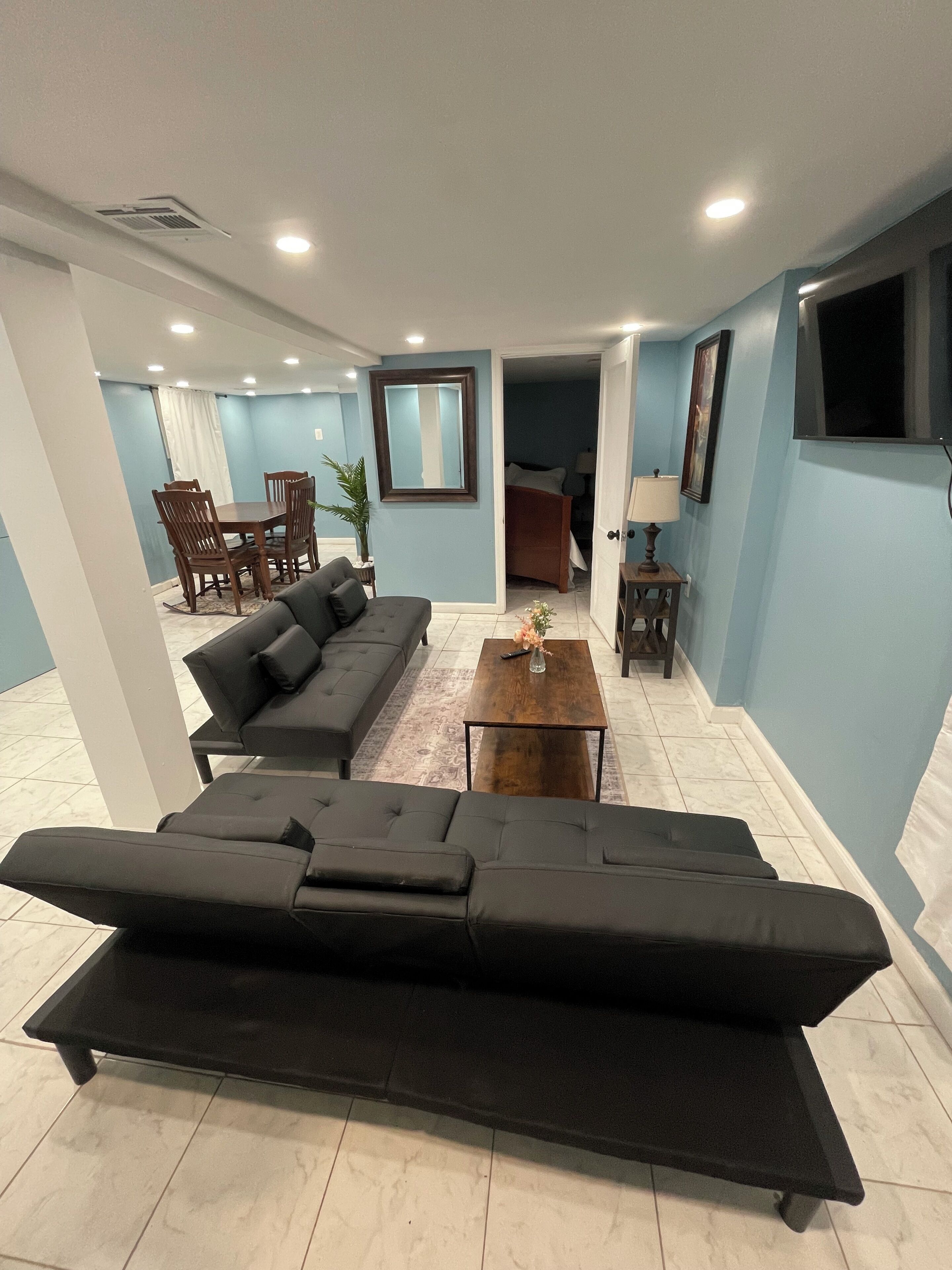 TV, fireplace
