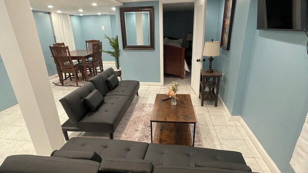 Unclassified image, 1 of 6, button - Beautiful 4-bedroom 2 bath residence. (Union)