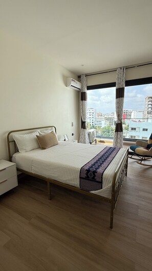 3 quartos, ferros/tábuas de passar roupa, Wi-Fi, roupa de cama
