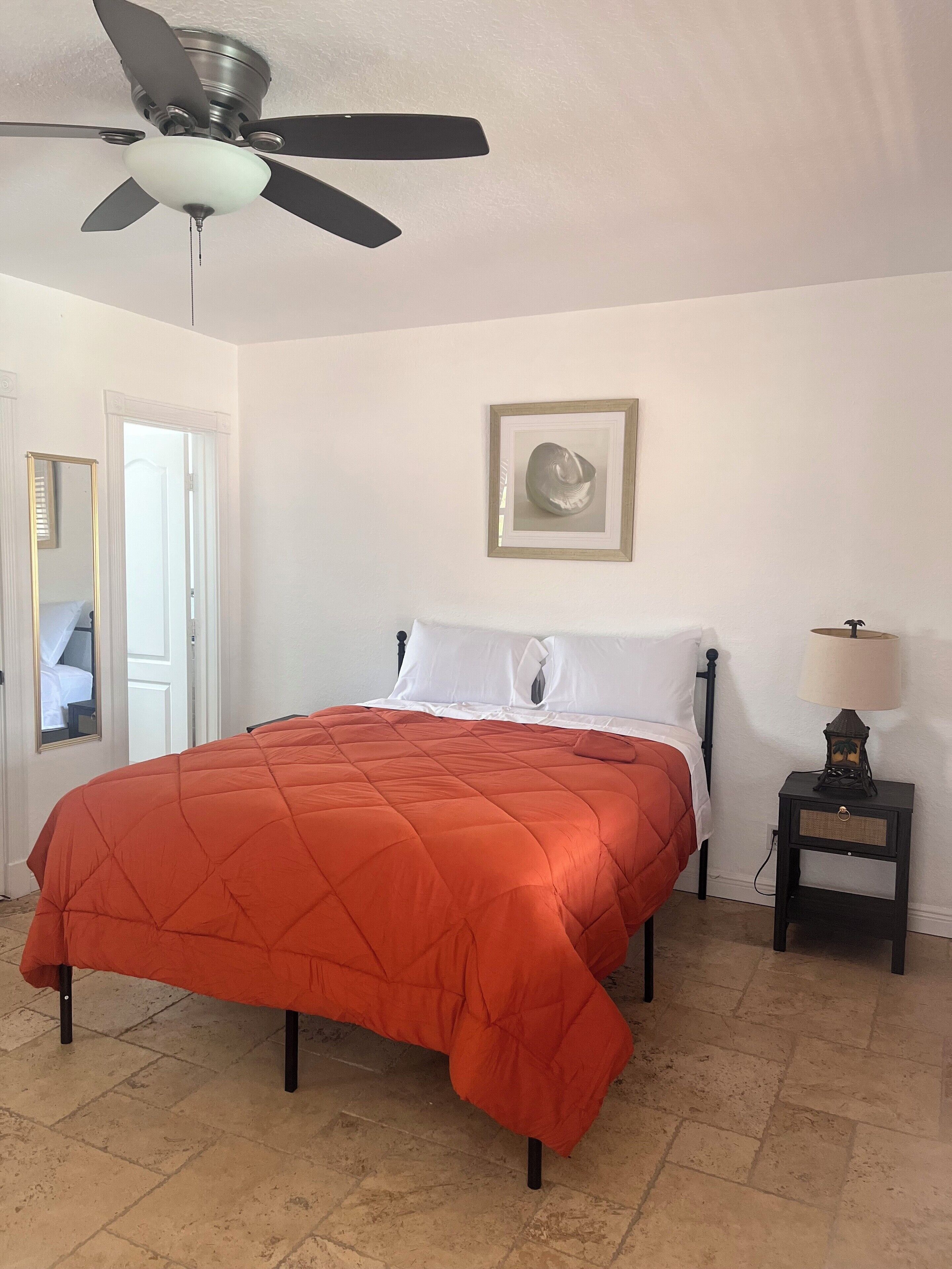 1 chambre, fer et planche à repasser, Wi-Fi gratuit, draps fournis