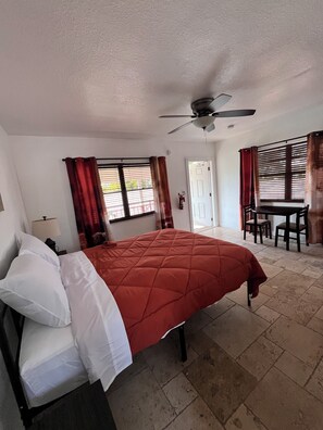 1 chambre, fer et planche à repasser, Wi-Fi gratuit, draps fournis