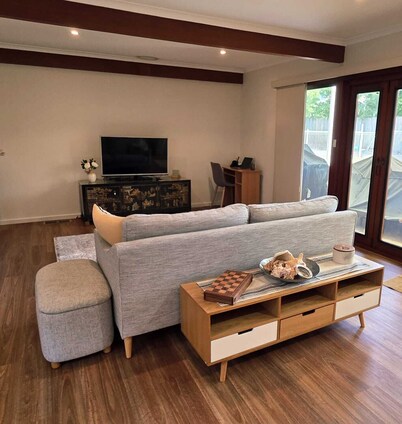 57 sqm studio in a Leafy Suburb Oasis with Comfort & Charm