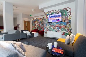 Lobby sitting area - Student Only Glassyard Building (London)