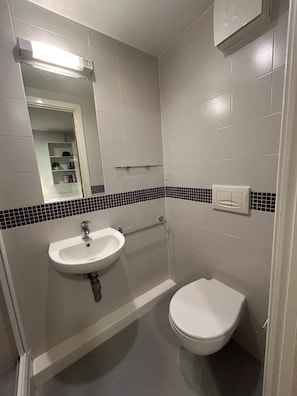Studio, Non Smoking | Bathroom