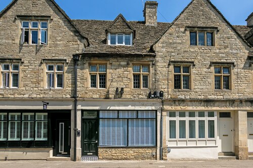 Historic Barber Shop, Parking, Garden, Town Centre