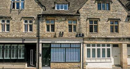 Historic Barber Shop, Parking, Garden, Town Centre