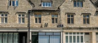 Historic Barber Shop, Parking, Garden, Town Centre