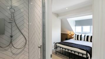 4 bedrooms, Internet, bed sheets