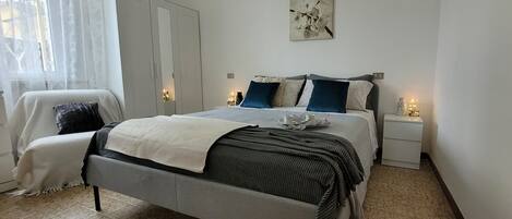 2 bedrooms, iron/ironing board, Internet, bed sheets