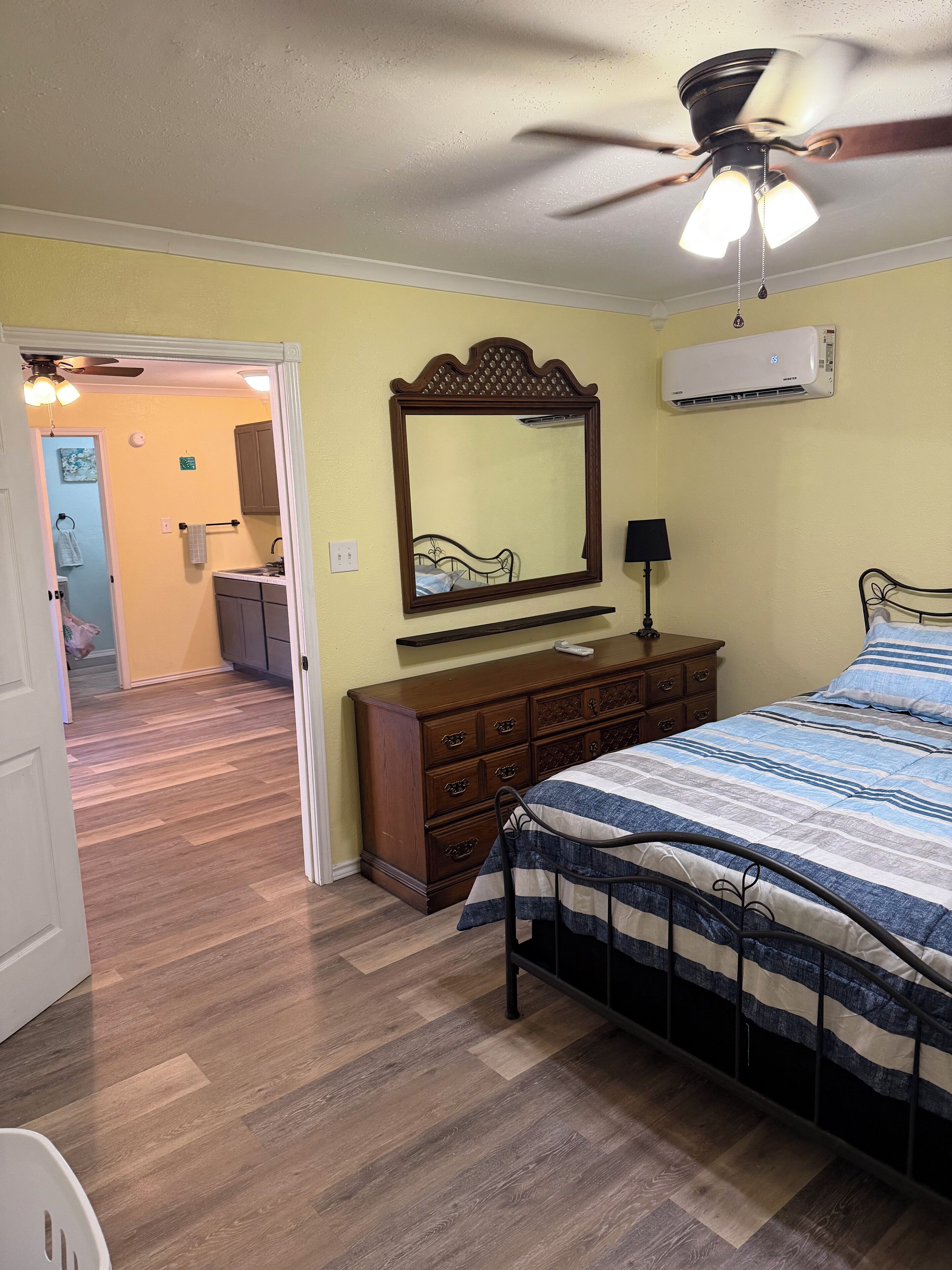 1 chambre, fer et planche à repasser, Wi-Fi, draps fournis