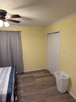 1 chambre, fer et planche à repasser, Wi-Fi, draps fournis