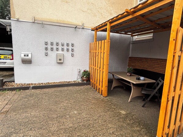 Outdoor dining - MWM Gästehaus (Meine)