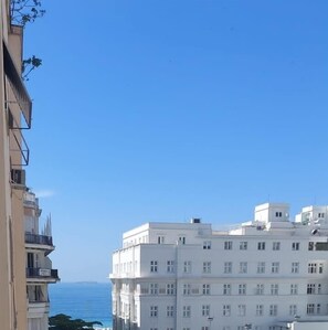 View from property - Carnival in Rio, facing Copacabana Palace, 3 minutes from the beach. (Rio de Janeiro)