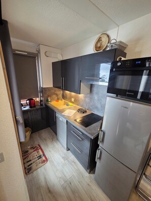 Fridge, microwave, oven, stovetop - La Tanière ski apartment belle plagne (La Plagne Tarentaise)