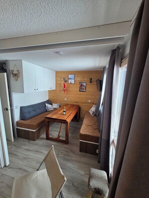 Fernseher, Stereoanlage