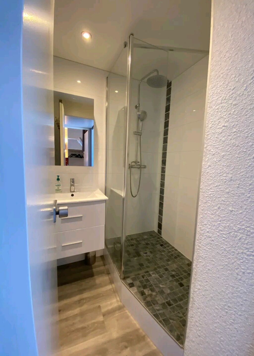 Een douche, een haardroger