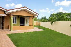 Exterior - 5 BedRmOasis DraxHall~Pool~Gym~ (Saint Ann's Bay)