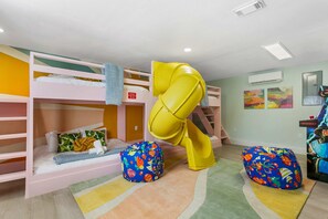 Children's area - Htd Pool + MiniGolf + Firepit + GameRoom + Swingset (Bradenton)