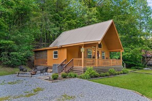 Exterior - Peaceful 3-Bedroom Cabin in Sevierville with Cozy Charm (Sevierville)