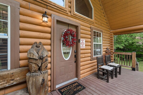 Terrace/patio - Peaceful 3-Bedroom Cabin in Sevierville with Cozy Charm (Sevierville)