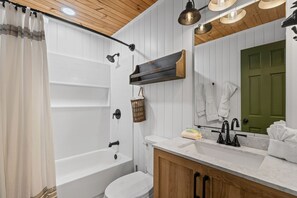 Shower, hair dryer, towels, soap - Peaceful 3-Bedroom Cabin in Sevierville with Cozy Charm (Sevierville)