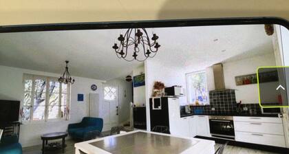 Pretty Bauloise villa with guest house 200 m from the beach + parking space