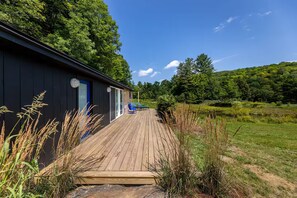 Terrace/patio - Re-set, retreat, revive in this beautifully designed little Vermont house. (Sharon)