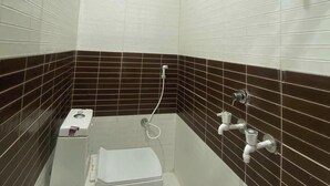 Bathroom - Hotel Dcrown Ganga view (Prayagraj)