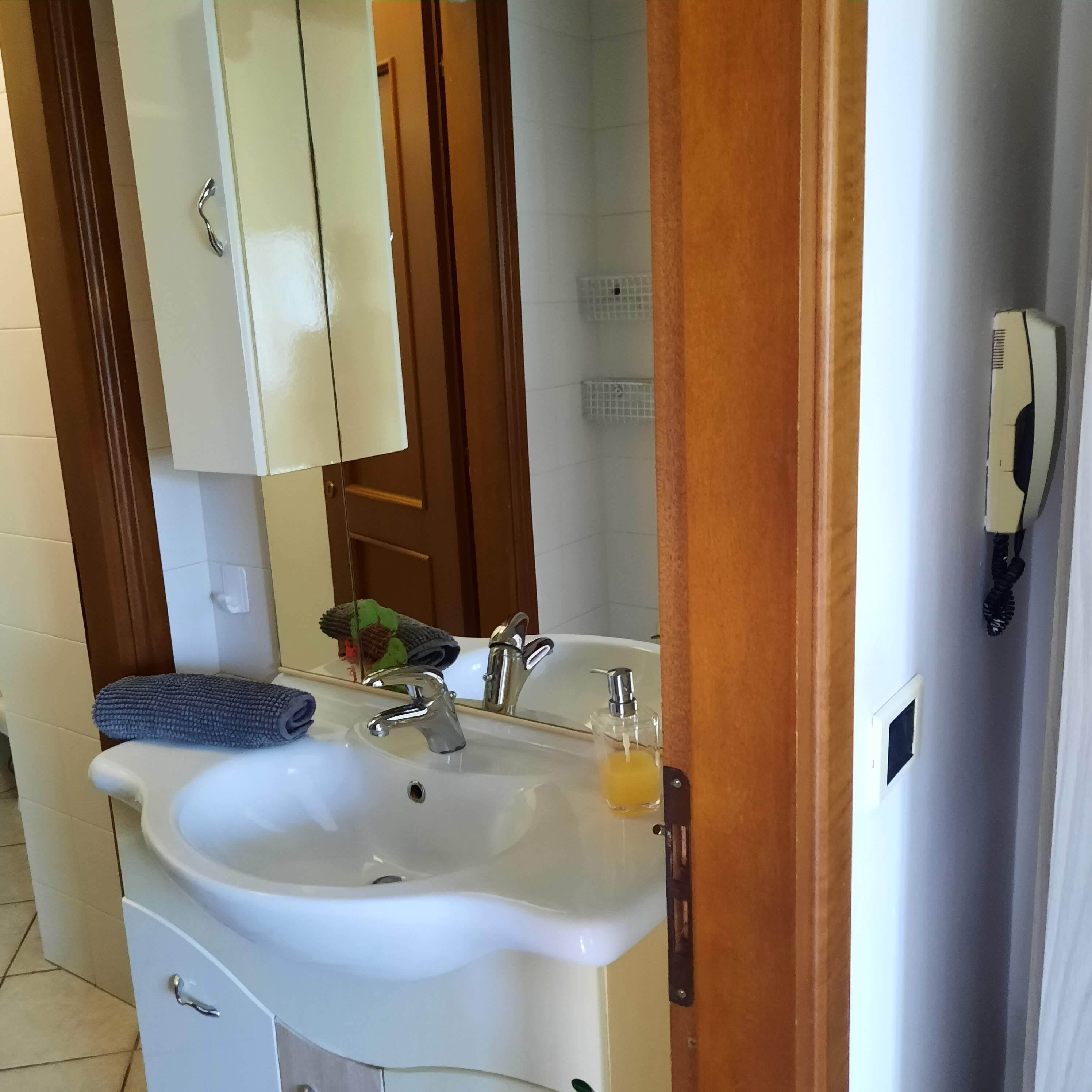 Dusche, Haartrockner, Bidet, Handtücher