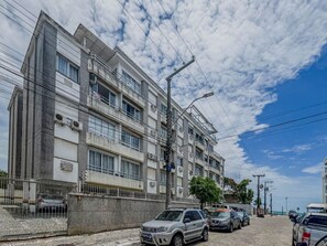 House | 1 bedroom - Apto com Wi-fi a 50m da Praia de Canasvieiras (Florianópolis)