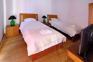 2 chambres, fer et planche à repasser, Wi-Fi gratuit, draps fournis
