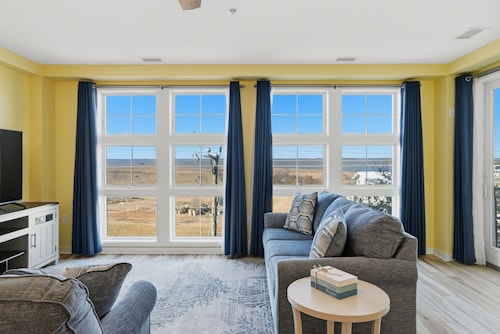 NEW! Sunset Bay- Gorgeous Bay and Sunset Views.