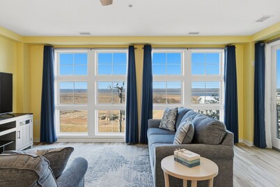 NEW! Sunset Bay- Gorgeous Bay and Sunset Views.