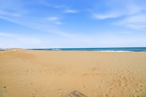 On the beach - NEW! Sunset Bay- Gorgeous Bay and Sunset Views. (Virginia Beach)