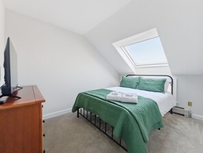 Iron/ironing board, free WiFi, bed sheets