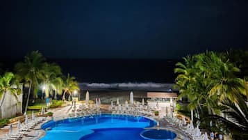 Outdoor pool, a heated pool