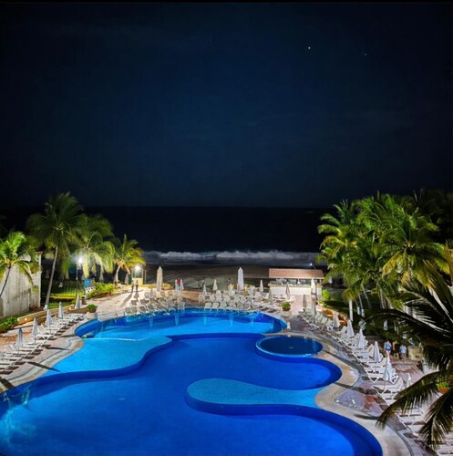 Oceanfront suite, beautiful view of Ixtapa Zihuatanejo Bay