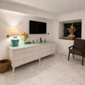 Interior - Oceanfront suite, beautiful view of Ixtapa Zihuatanejo Bay (Ixtapa Zihuatanejo)