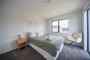 4 habitaciones, tabla de planchar con plancha, wifi y ropa de cama 