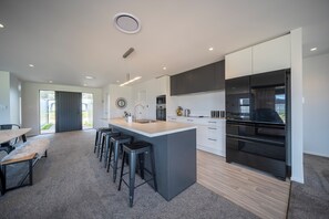 Fridge, microwave, dishwasher, toaster - Breaksea Basecamp - Te Anau Holiday Home (Te Anau)