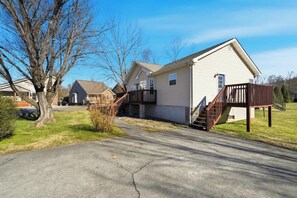 Exterior - One Love Mountain Oasis (Pigeon Forge)