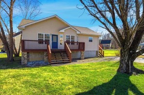 Exterior - One Love Mountain Oasis (Pigeon Forge)