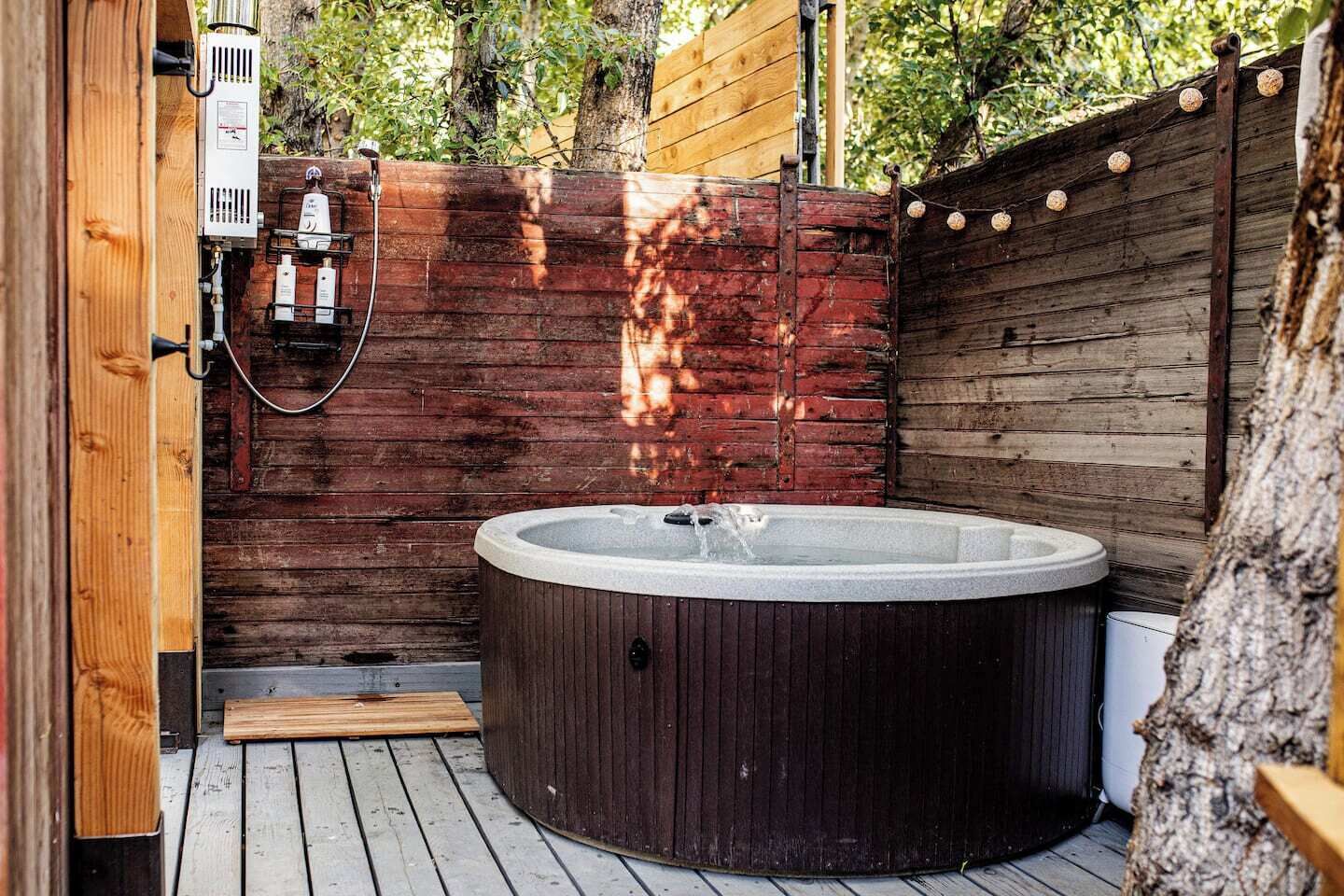 Outdoor spa tub