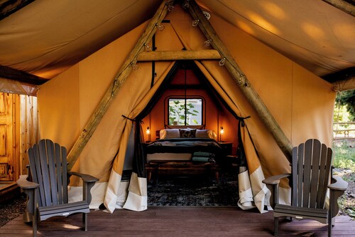Year-round glamping retreat on a 50-acre Oregon farm. Private hot tub on a spring-fed duck pond, safari-style tent, sleeps 3-4, hand-fed alpacas and ducks. 90 min from Portland.