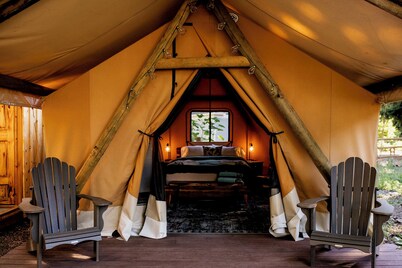 Year-round glamping retreat on a 50-acre Oregon farm. Private hot tub on a spring-fed duck pond, safari-style tent, sleeps 3-4, hand-fed alpacas and ducks. 90 min from Portland.