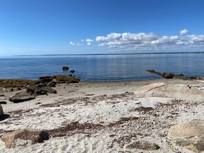 Beach nearby, sun loungers, beach towels