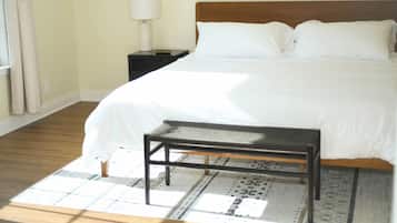 3 bedrooms, internet, bed sheets