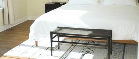 3 bedrooms, internet, bed sheets